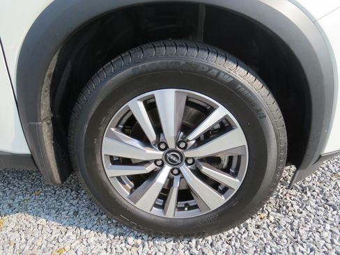Used 2023 Nissan Pathfinder SL AWD/4WD image 11