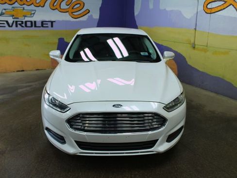 Used 2015 Ford Fusion SE image 3