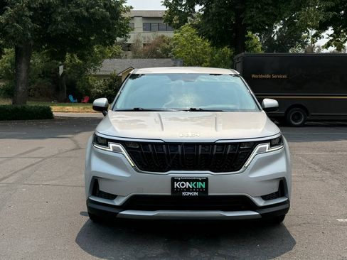 Used 2023 Kia Carnival LX FWD image 9