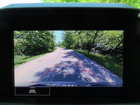 Used 2024 GMC Terrain SLT w/ Infotainment Package II AWD/4WD image 6
