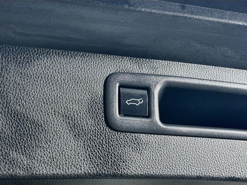 Used 2021 Toyota Highlander XSE AWD/4WD image 32