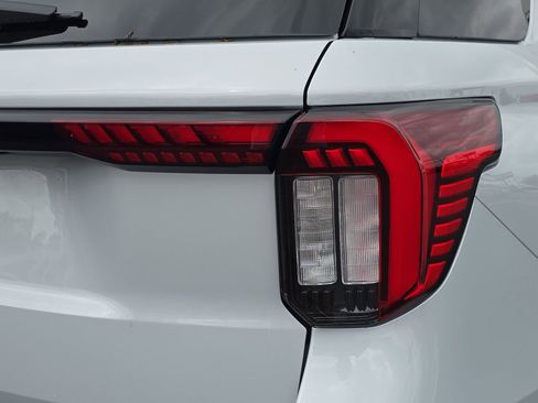 New 2026 Ford Explorer Active RWD image 5