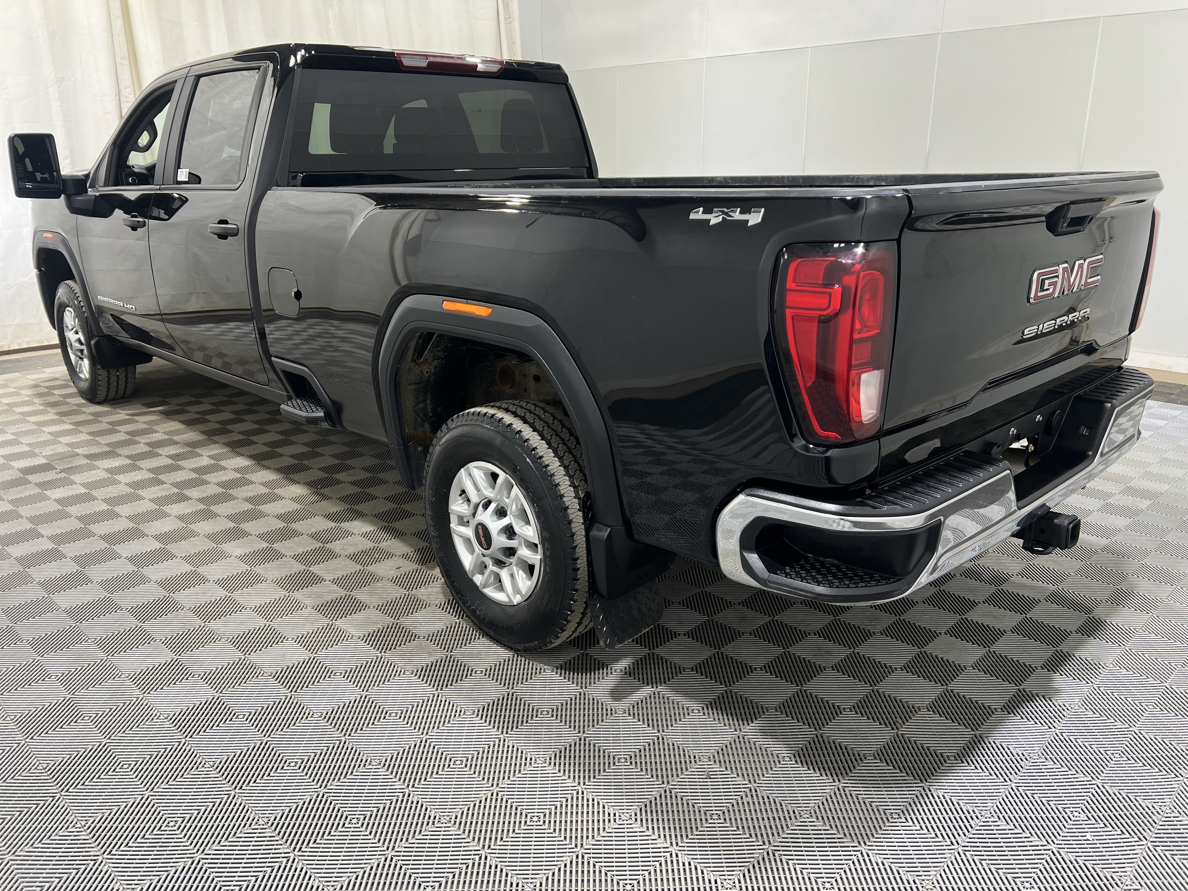Used 2024 GMC Sierra 2500 Pro AWD/4WD image 2
