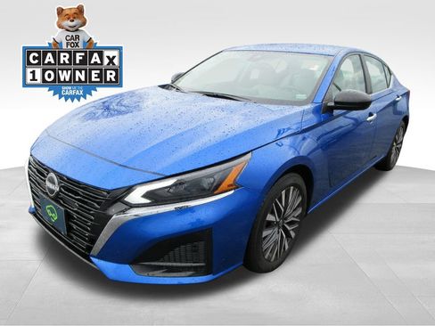Used 2025 Nissan Altima 2.5 SV FWD image 1