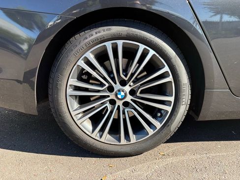 Used 2019 BMW 530e w/ Convenience Package image 5