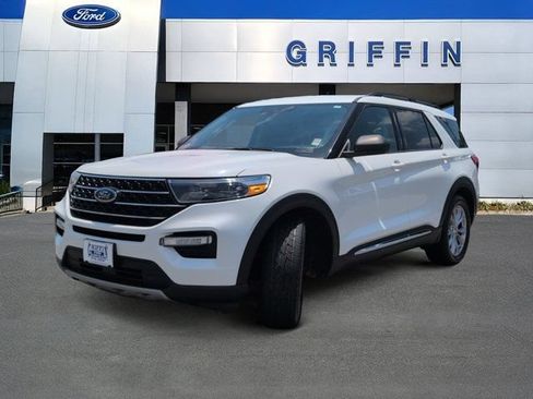 Used 2021 Ford Explorer XLT w/ Equipment Group 202A RWD image 11