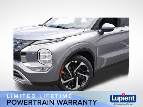 Used 2023 Mitsubishi Outlander SE AWD/4WD image 29