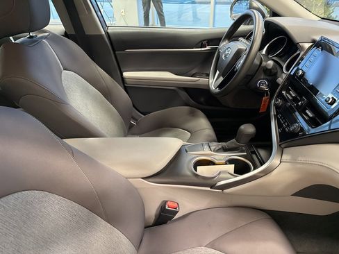 Used 2022 Toyota Camry LE image 20