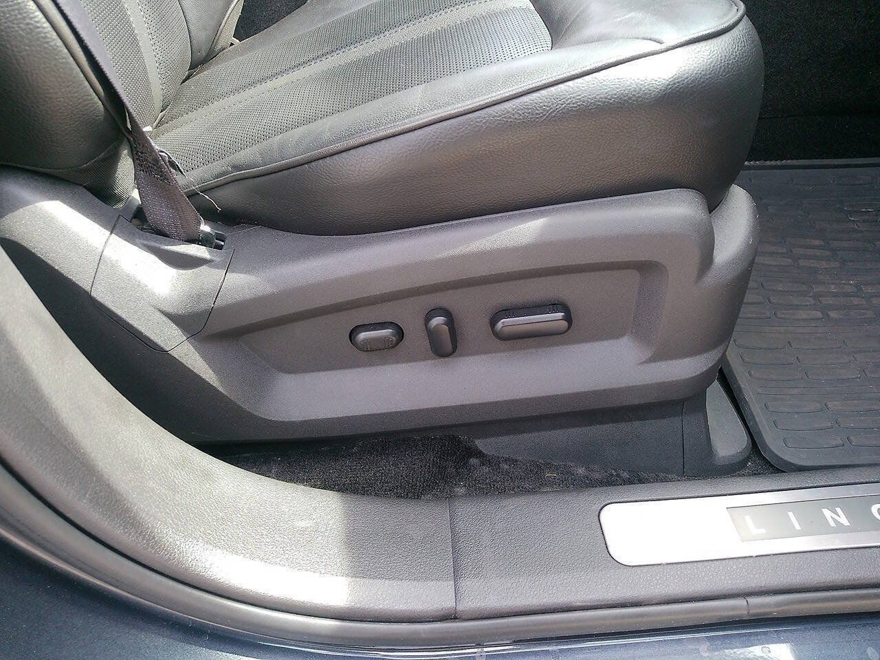 Used 2013 Lincoln MKX AWD image 27