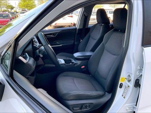 Used 2019 Toyota RAV4 XLE w/ Convenience Package FWD image 25
