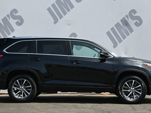Used 2019 Toyota Highlander XLE FWD image 4
