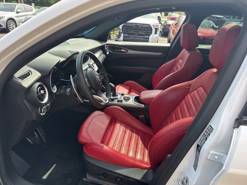 Used 2023 Alfa Romeo Stelvio Veloce AWD/4WD image 27