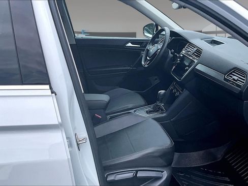 Used 2020 Volkswagen Tiguan SEL FWD image 30