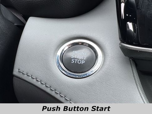 Used 2023 Toyota Highlander L image 10