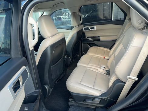 Used 2020 Ford Explorer XLT w/ Equipment Group 202A AWD/4WD image 11