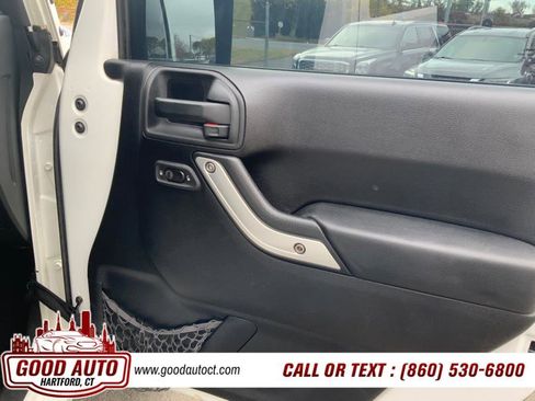 Used 2012 Jeep Wrangler Unlimited Sahara w/ Connectivity Group image 12