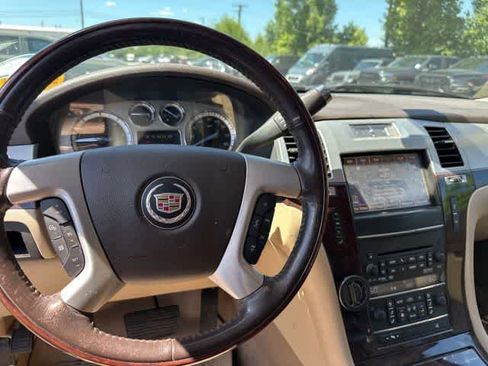 Used 2013 Cadillac Escalade Premium AWD/4WD image 11