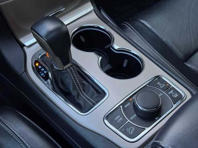 Used 2017 Jeep Grand Cherokee Overland AWD/4WD image 16