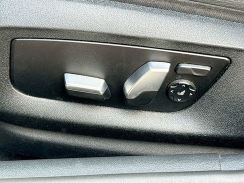 Used 2020 BMW 540i xDrive w/ M Sport Package image 25