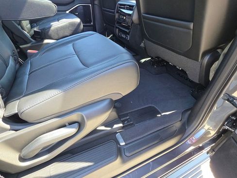 New 2026 Jeep Grand Wagoneer Limited AWD/4WD image 15