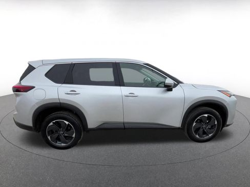 Used 2025 Nissan Rogue SV AWD/4WD image 16