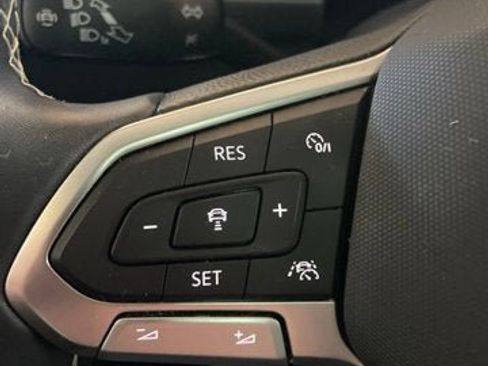 Certified 2023 Volkswagen Tiguan SE w/ Panoramic Sunroof Package AWD/4WD image 18