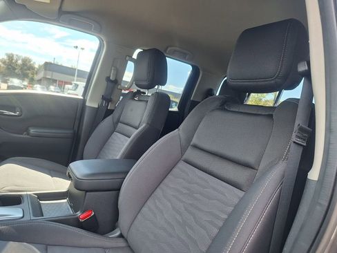 Used 2024 Nissan Frontier SV image 11