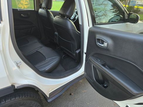 Used 2018 Jeep Compass Latitude w/ Cold Weather Group image 14