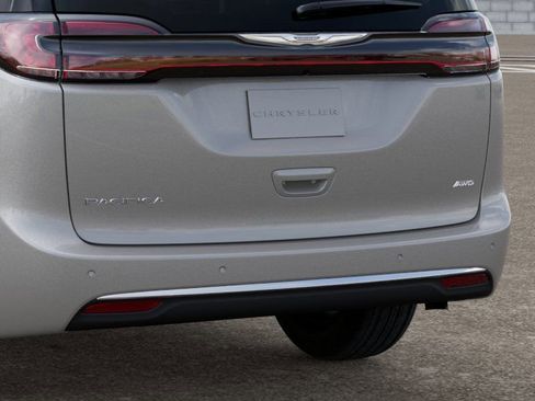 New 2026 Chrysler Pacifica Select AWD/4WD image 14
