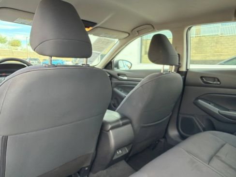 Used 2025 Nissan Altima 2.5 SV FWD image 30
