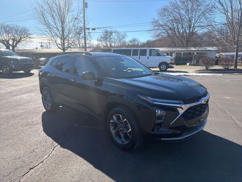 Used 2024 Chevrolet Trax LT w/ Driver Confidence Package image 7