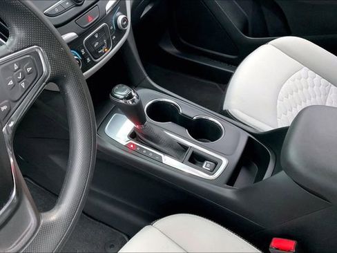 Used 2020 Chevrolet Equinox LS w/ LS Convenience Package image 17