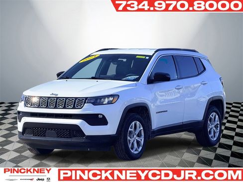 Used 2024 Jeep Compass Latitude image 1