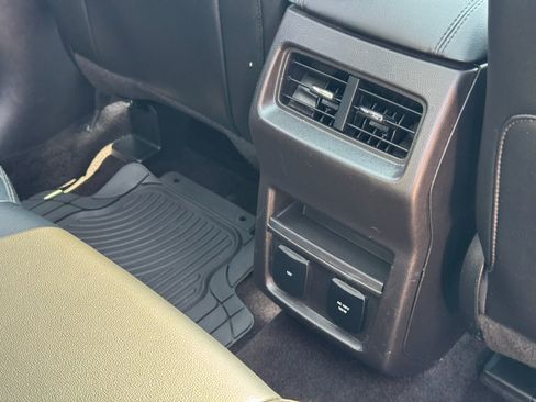 Certified 2017 Ford Edge SEL w/ Equipment Group 201A AWD/4WD image 16
