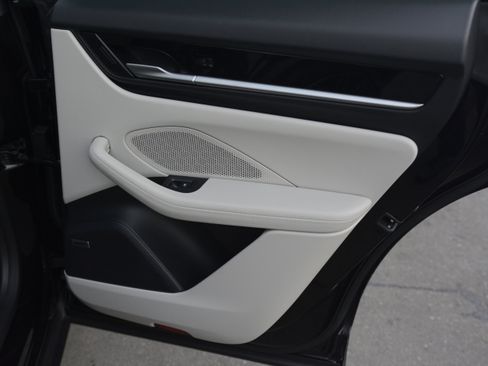 Certified 2025 Porsche Macan 4S Electric image 29