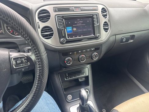 Used 2017 Volkswagen Tiguan S image 13