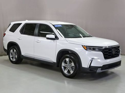 Certified 2025 Honda Pilot EX-L image 1