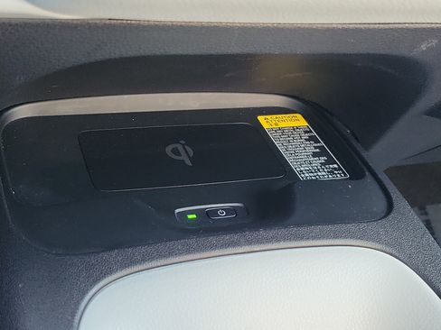 Certified 2025 Toyota Corolla SE image 33