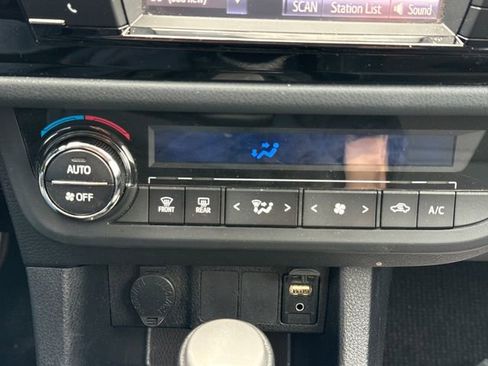 Used 2014 Toyota Corolla S FWD image 29