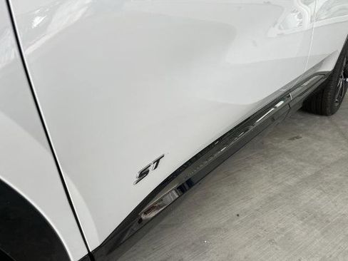 New 2025 Buick Envision Sport Touring image 2