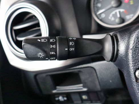Used 2019 Toyota Tacoma SR5 AWD/4WD image 28
