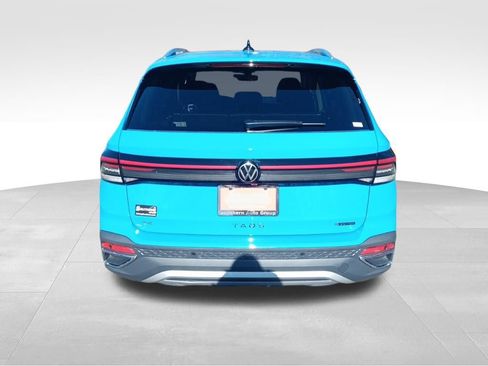 Used 2025 Volkswagen Taos SE w/ Panoramic Sunroof Package image 4