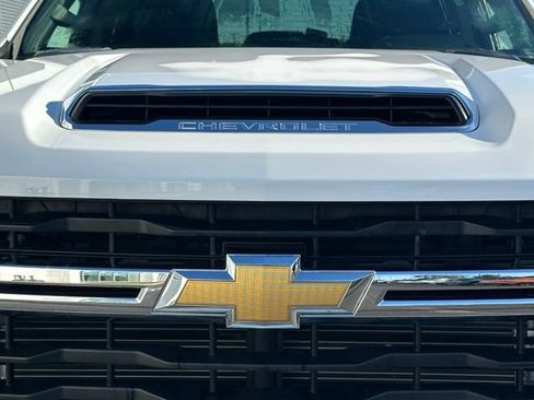Used 2025 Chevrolet Silverado 2500 LT AWD/4WD image 8