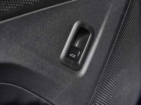 New 2026 Volkswagen Tiguan SE R-Line AWD/4WD image 9