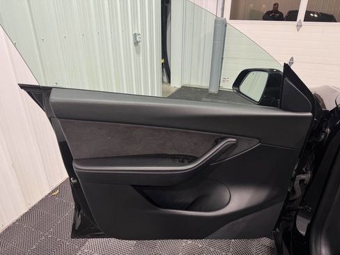 Used 2021 Tesla Model Y Long Range image 9
