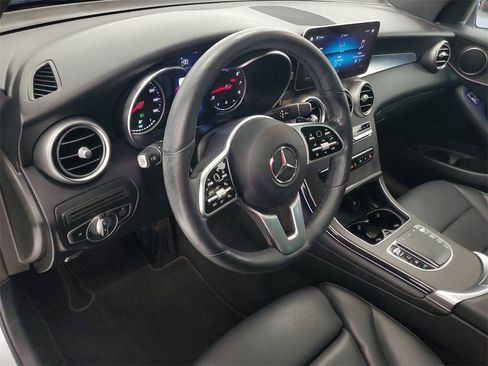 Used 2021 Mercedes-Benz GLC 300 4MATIC image 11