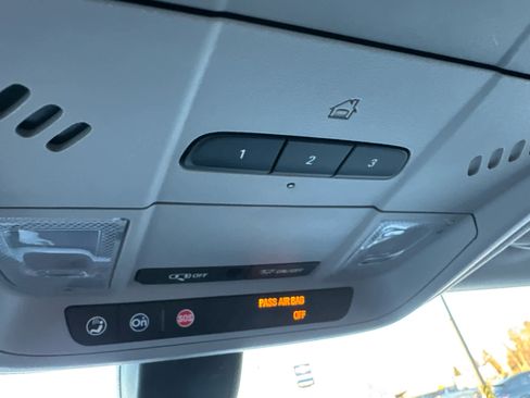 Used 2019 Chevrolet Equinox LT image 25