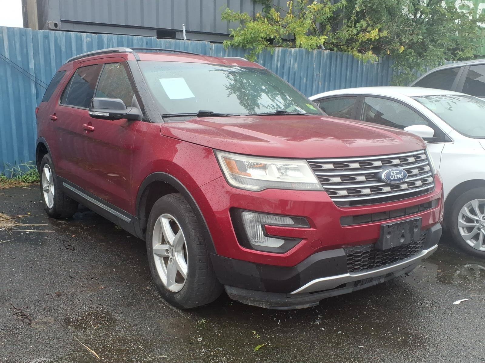 Used 2017 Ford Explorer XLT AWD/4WD image 1