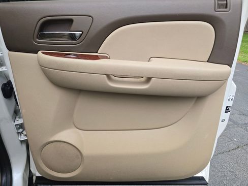 Used 2010 Chevrolet Suburban LTZ image 19