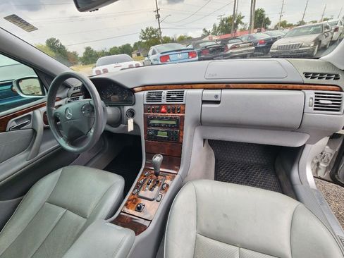 Used 2000 Mercedes-Benz E 320 4MATIC Wagon image 15